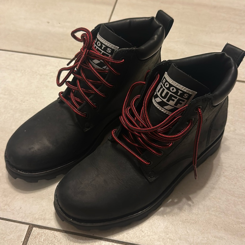 Roots tuff women boots size 6.5 US